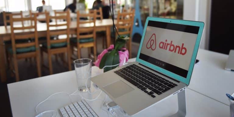 Airbnb voit plus grand maintenant dans un local spacieux