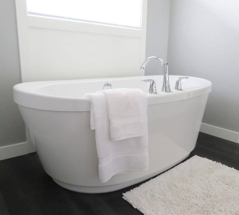 Différentes manières simples de rafraîchir votre salle de bain