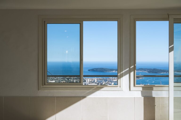 Quels critères considérer pour investir dans un bien avec vue dégagée ?